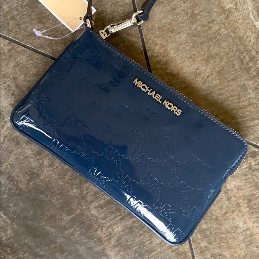 MICHAEL KORS JET SET ITEM LG GUSSET WRISTLET Navy